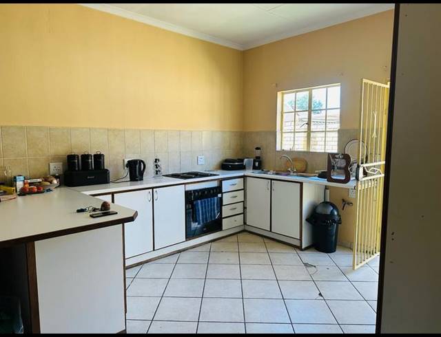 2 BEDROOM PROPERTY TO RENT IN ROBIN PARK